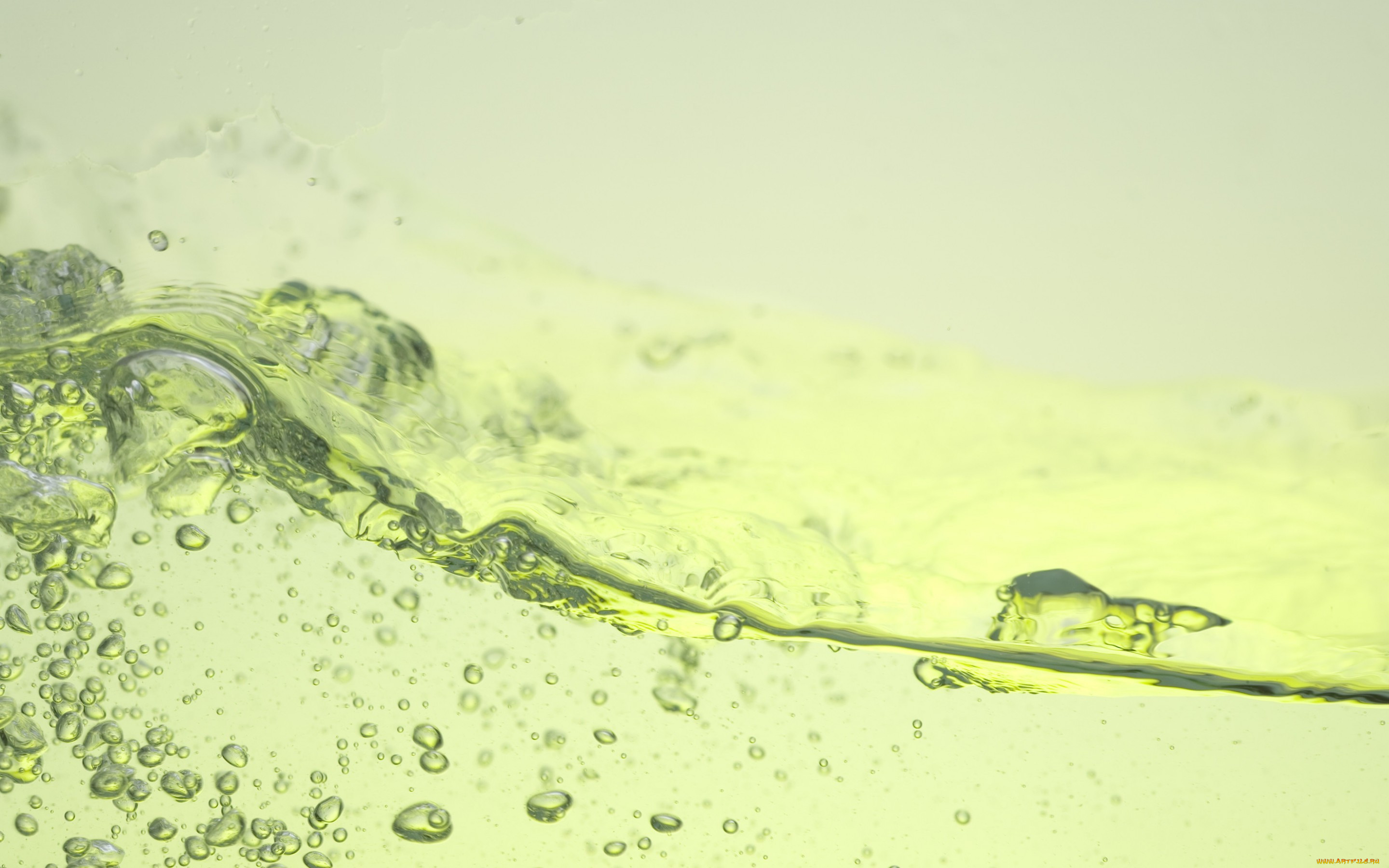 Желто коричневая вода. Зеленая вода. Вода фон. Зеленая жидкость. Прозрачные обои на рабочий стол.